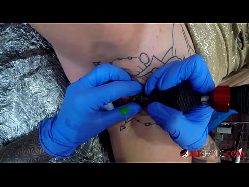 ❤️ tattooed ທີ່ສຸດ Hottie Sully Savage ໄດ້ຮັບ tattoo ສຸດ clitoris ຂອງນາງ ໜັງໂປ້ ຢູ່ພວກເຮົາ ️❤