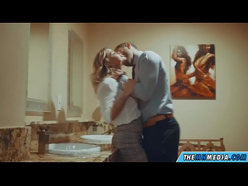 ❤️ ໃນເວລາທີ່ຜິວເນື້ອສີຂາວ busty seduces ທ່ານຢູ່ໃນຫ້ອງນ້ໍາສາທາລະນະ ໜັງໂປ້ ຢູ່ພວກເຮົາ ️❤